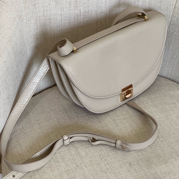 Flattered leather crossbody bag in crème - Picture 2 of 13